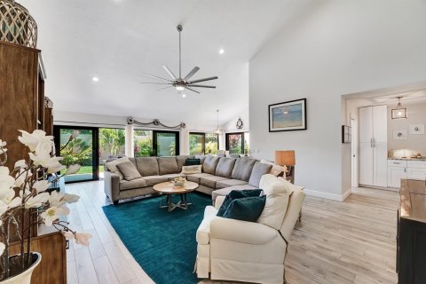 House in Jupiter, Florida 3 bedrooms, 175.49 sq.m. № 2147117 - photo 14