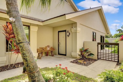 House in Jupiter, Florida 3 bedrooms, 175.49 sq.m. № 2147117 - photo 3