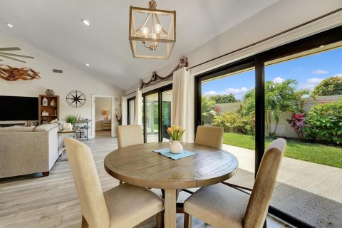 House in Jupiter, Florida 3 bedrooms, 175.49 sq.m. № 2147117 - photo 9