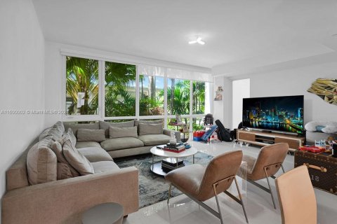 Townhouse in Bay Harbor Islands, Florida 4 bedrooms, 234.02 sq.m. № 1977762 - photo 7