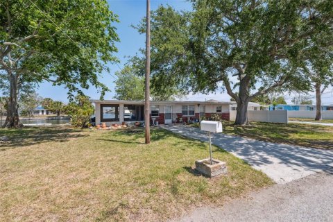 House in Hudson, Florida 2 bedrooms, 67.63 sq.m. № 1717349 - photo 8