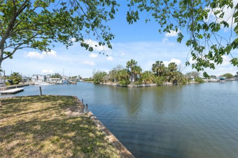 House in Hudson, Florida 2 bedrooms, 67.63 sq.m. № 1717349 - photo 12