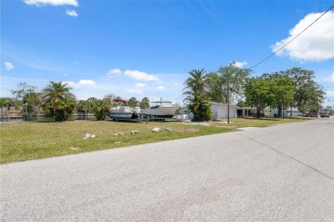 House in Hudson, Florida 2 bedrooms, 67.63 sq.m. № 1717349 - photo 5