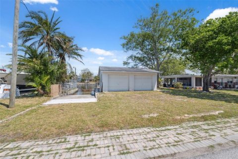 House in Hudson, Florida 2 bedrooms, 67.63 sq.m. № 1717349 - photo 4