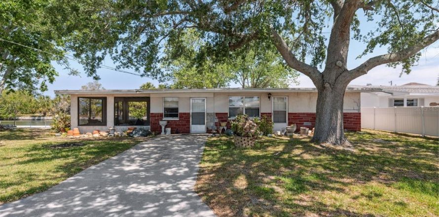 House in Hudson, Florida 2 bedrooms, 67.63 sq.m. № 1717349