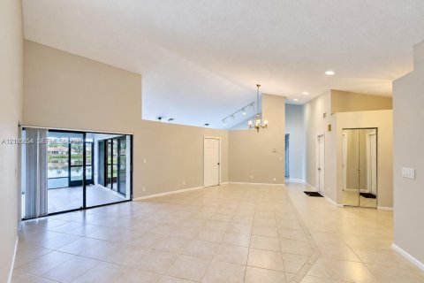 House in Plantation, Florida 4 bedrooms, 184.32 sq.m. № 2401310 - photo 4
