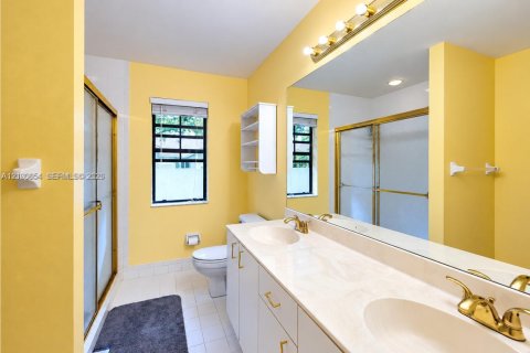 House in Plantation, Florida 4 bedrooms, 184.32 sq.m. № 2401310 - photo 14