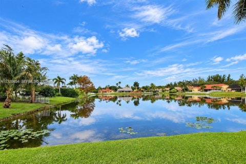 House in Plantation, Florida 4 bedrooms, 184.32 sq.m. № 2401310 - photo 7