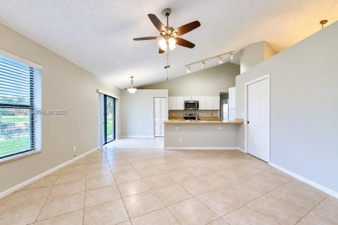 House in Plantation, Florida 4 bedrooms, 184.32 sq.m. № 2401310 - photo 5