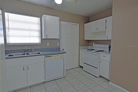 Casa en alquiler en Spring Hill, Florida, 2 dormitorios, 61.32 m2 № 2111638 - foto 8