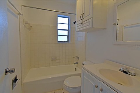 Casa en alquiler en Spring Hill, Florida, 2 dormitorios, 61.32 m2 № 2111638 - foto 13