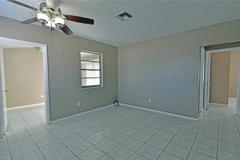 Casa en alquiler en Spring Hill, Florida, 2 dormitorios, 61.32 m2 № 2111638 - foto 6
