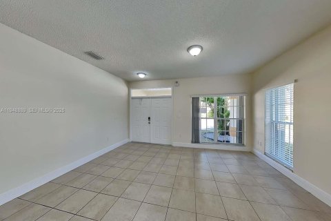 Снять в аренду виллу или дом в Майами, Флорида 4 спальни, 237.18м2, № 2004698 - фото 15