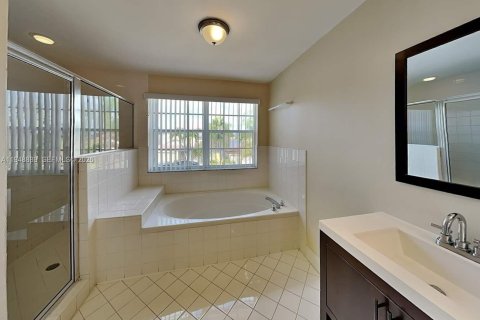 Снять в аренду виллу или дом в Майами, Флорида 4 спальни, 237.18м2, № 2004698 - фото 14