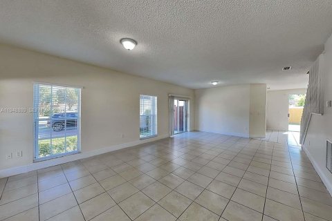 Снять в аренду виллу или дом в Майами, Флорида 4 спальни, 237.18м2, № 2004698 - фото 8