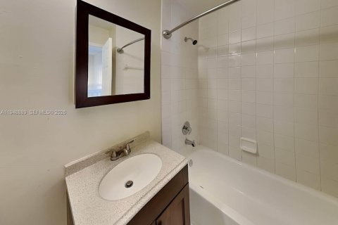 Снять в аренду виллу или дом в Майами, Флорида 4 спальни, 237.18м2, № 2004698 - фото 21