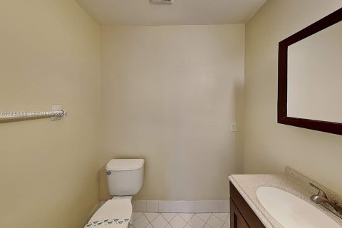 Снять в аренду виллу или дом в Майами, Флорида 4 спальни, 237.18м2, № 2004698 - фото 10