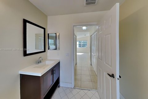 Снять в аренду виллу или дом в Майами, Флорида 4 спальни, 237.18м2, № 2004698 - фото 11