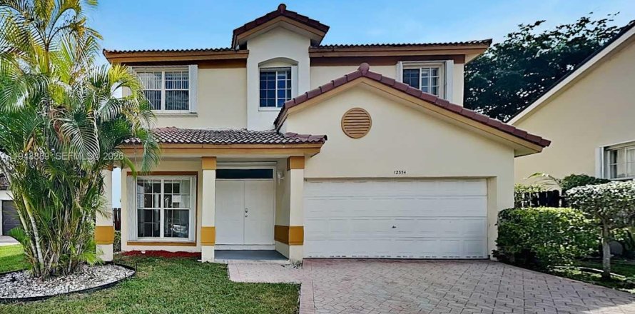 Дом в Майами, Флорида 4 спальни, 237.18м2 № 2004698