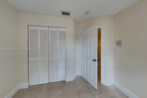 Снять в аренду виллу или дом в Майами, Флорида 4 спальни, 237.18м2, № 2004698 - фото 20