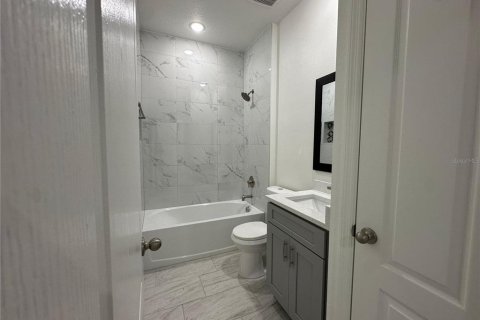 Villa ou maison à louer à Kissimmee, Floride: 4 chambres, 183.95 m2 № 1774073 - photo 11