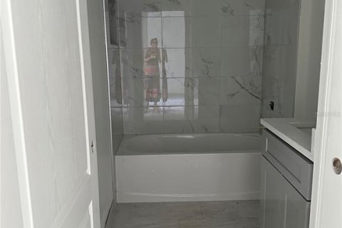 Villa ou maison à louer à Kissimmee, Floride: 4 chambres, 183.95 m2 № 1774073 - photo 2