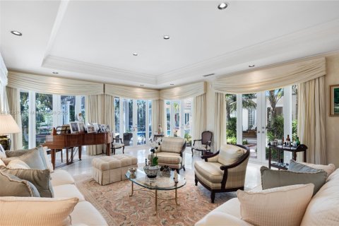 House in Coral Gables, Florida 6 bedrooms, 627.37 sq.m. № 1981467 - photo 4