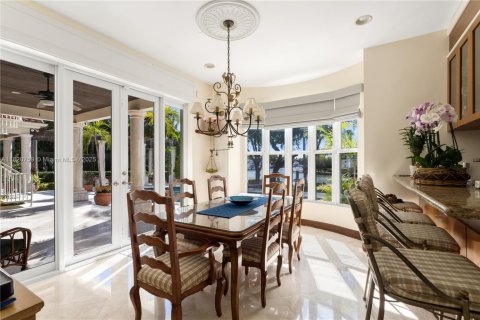 House in Coral Gables, Florida 6 bedrooms, 627.37 sq.m. № 1981467 - photo 10