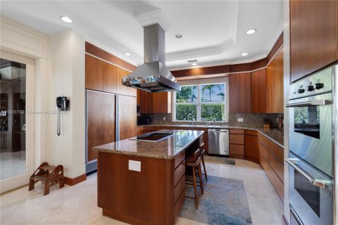House in Coral Gables, Florida 6 bedrooms, 627.37 sq.m. № 1981467 - photo 9