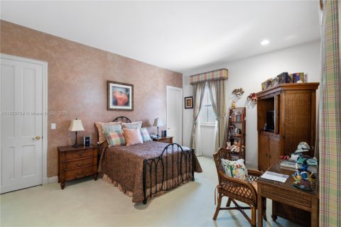 House in Coral Gables, Florida 6 bedrooms, 627.37 sq.m. № 1981467 - photo 22