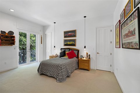 House in Coral Gables, Florida 6 bedrooms, 627.37 sq.m. № 1981467 - photo 25