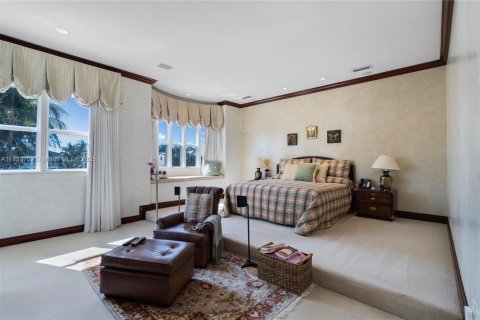 House in Coral Gables, Florida 6 bedrooms, 627.37 sq.m. № 1981467 - photo 15