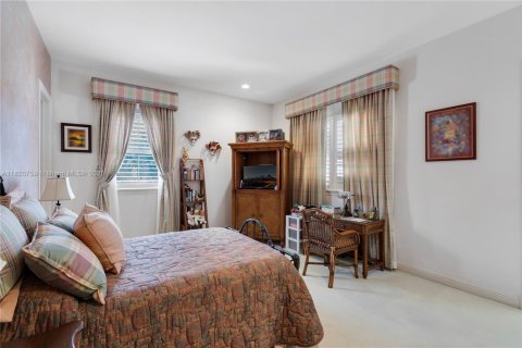 House in Coral Gables, Florida 6 bedrooms, 627.37 sq.m. № 1981467 - photo 23