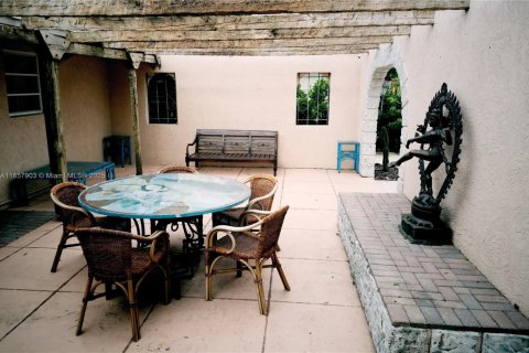 Villa ou maison à louer à West Palm Beach, Floride: 4 chambres, 213.02 m2 № 1882326 - photo 3