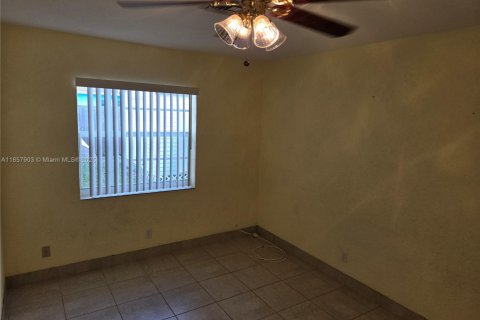 Casa en alquiler en West Palm Beach, Florida, 4 dormitorios, 213.02 m2 № 1882326 - foto 12