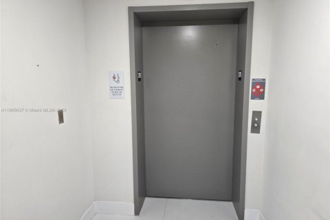 Copropriété à louer à North Miami Beach, Floride: 2 chambres, 104.24 m2 № 1956630 - photo 19