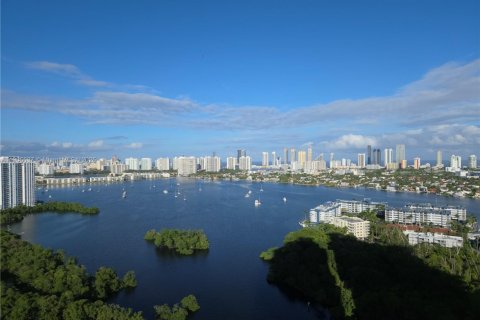 Copropriété à louer à North Miami Beach, Floride: 2 chambres, 104.24 m2 № 1956630 - photo 14
