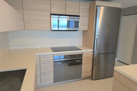 Copropriété à louer à North Miami Beach, Floride: 2 chambres, 104.24 m2 № 1956630 - photo 3