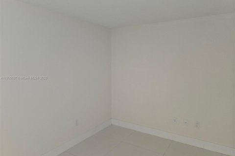 Copropriété à louer à North Miami Beach, Floride: 2 chambres, 104.24 m2 № 1956630 - photo 7