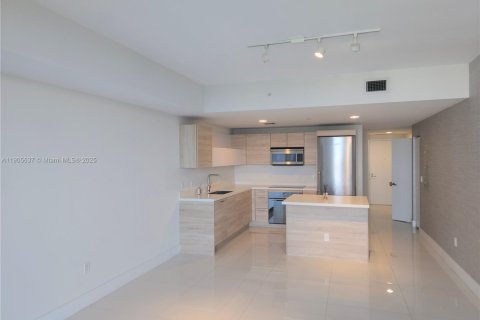 Copropriété à louer à North Miami Beach, Floride: 2 chambres, 104.24 m2 № 1956630 - photo 1