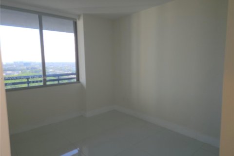 Copropriété à louer à North Miami Beach, Floride: 2 chambres, 104.24 m2 № 1956630 - photo 5