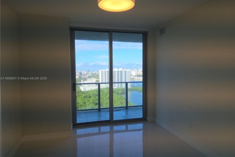 Copropriété à louer à North Miami Beach, Floride: 2 chambres, 104.24 m2 № 1956630 - photo 9