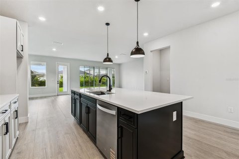 House in Parrish, Florida 5 bedrooms, 265.51 sq.m. № 1915618 - photo 8