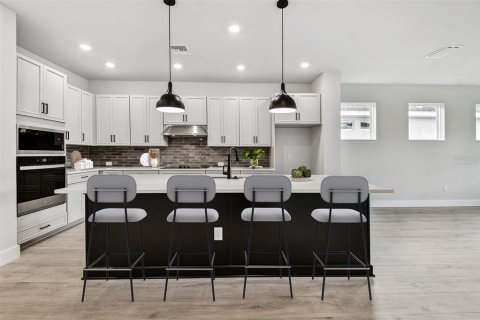 House in Parrish, Florida 5 bedrooms, 265.51 sq.m. № 1915618 - photo 4