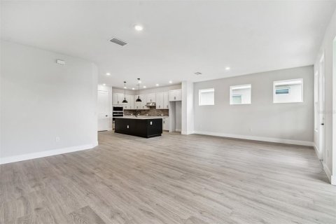 House in Parrish, Florida 5 bedrooms, 265.51 sq.m. № 1915618 - photo 11
