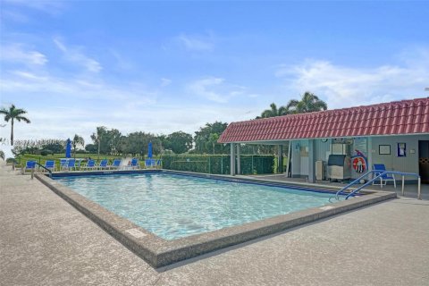 Condo in Pembroke Pines, Florida, 1 bedroom  № 2003222 - photo 23