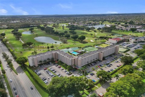 Condo in Pembroke Pines, Florida, 1 bedroom  № 2003222 - photo 30