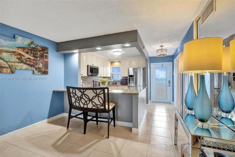Condo in Pembroke Pines, Florida, 1 bedroom  № 2003222 - photo 16