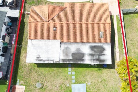 House in Miami, Florida 4 bedrooms, 151.43 sq.m. № 2045649 - photo 5