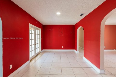 House in Miami, Florida 4 bedrooms, 151.43 sq.m. № 2045649 - photo 25